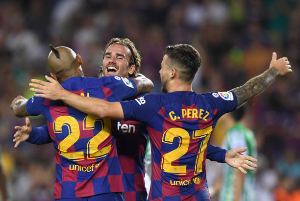 Barca hủy diệt Betis trong 'bữa tiệc' bàn thắng