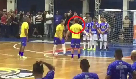 VIDEO: 'Vua futsal' Falcao xoay compa sút phạt có một không hai trên thế giới