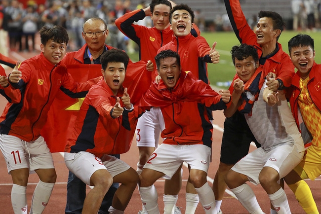CĐV Trung Quốc: 'Nhìn bóng đá Việt Nam mà phát thèm'