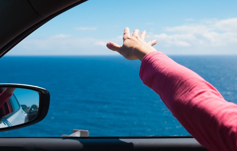 Vì sao tài xế không muốn mở cửa sổ khi ô tô đang chạy?