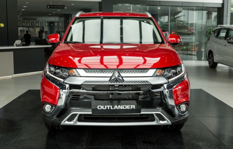Mitsubishi Outlander tung thêm ưu đãi, quyết đấu Honda CR-V