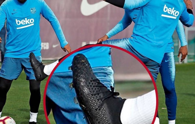 Griezmann và Boateng đá tập với giày đinh lạ từ Puma 