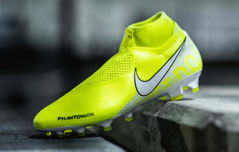Nike giới thiệu giày đinh Phantom Vision với dây giày ẩn khéo léo