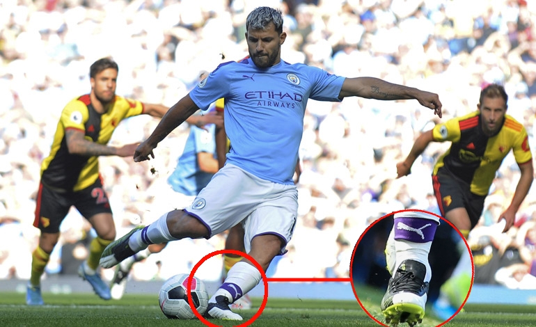 Chạy quá mạnh, Agüero phải mang giày đá bóng riêng