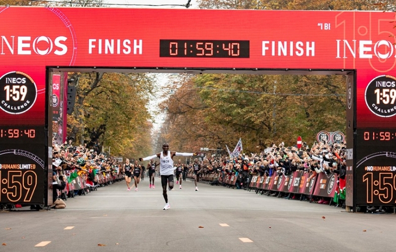 Chạy Marathon trong 1:59:40, Kipchoge làm nên kỳ tích lịch sử