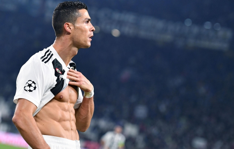 Tập bụng 6 múi như C. Ronaldo khi cách ly tại nhà