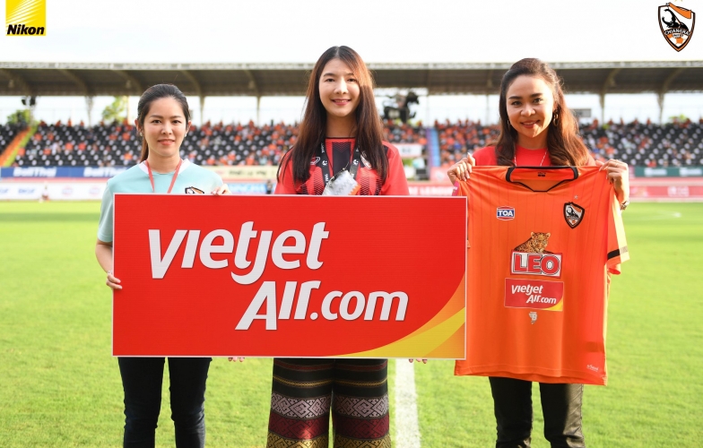 Áo đấu đương kim vô địch Thai League 1 có nhà tài trợ Việt