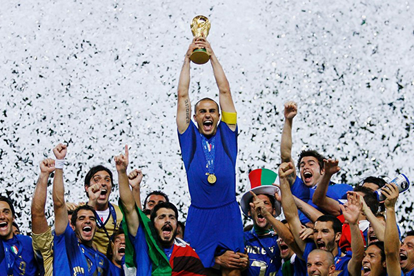 Nhìn Tây Ban Nha bây giờ, lại nhớ Italia 2006…
