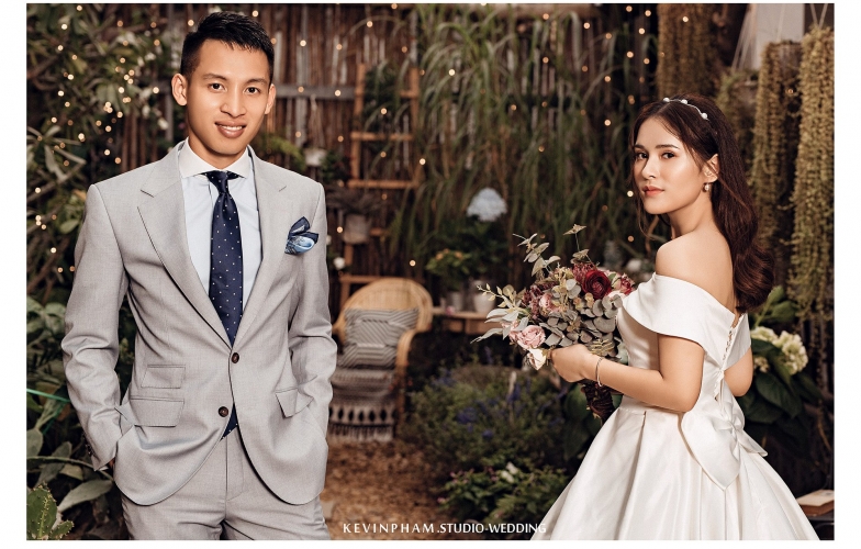 Tiền vệ ĐT Việt Nam công bố bức ảnh cưới cực lãng mạn cùng bạn gái