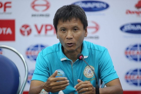 HLV Khánh Hòa và phát biểu ám chỉ 'thực trạng xấu xí' ở V-League