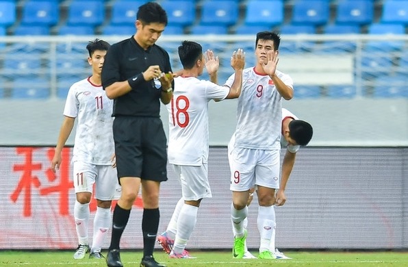 CĐV Thái Lan: 'Ước gì bóng đá trẻ Thái Lan cũng có HLV như ông Park'