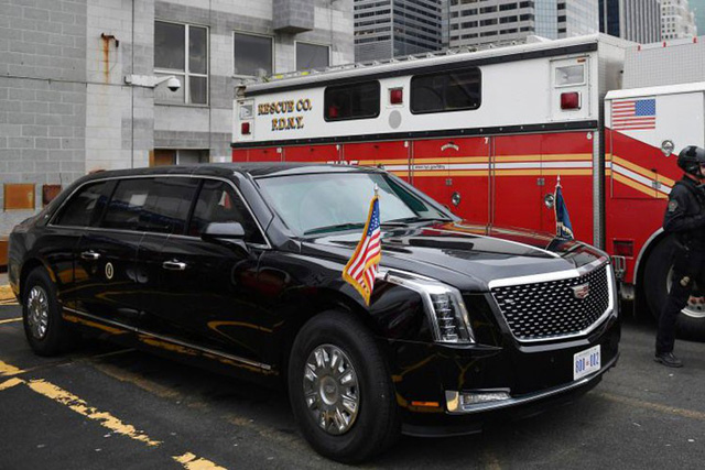 Siêu xe limousine của Tổng thống Mỹ Donald Trump lần đầu lăn bánh