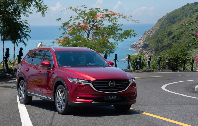 Giá xe Mazda CX-8 giảm 150 triệu, tặng kèm phụ kiện chính hãng