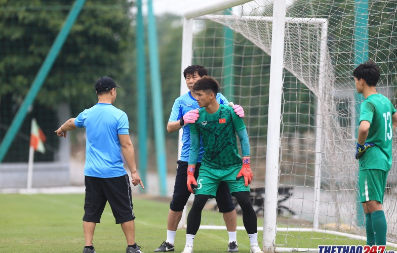 Thủ môn U18 Việt Nam 'ăn hành' của HLV từng dự World Cup