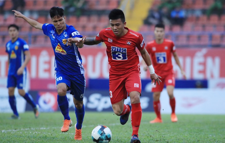 HLV Quảng Nam cam kết tương lai dù đội bóng xuống hạng