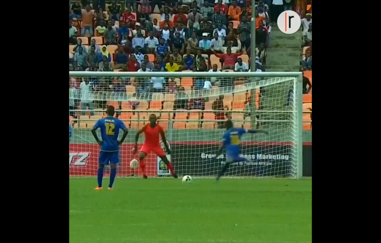 VIDEO: Thi triển 'tuyệt kỹ' đá penalty khiến thủ môn khóc thét