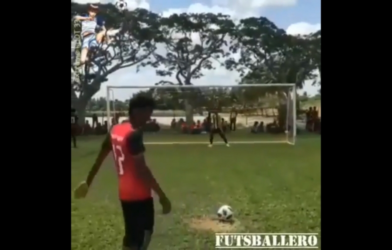 VIDEO: Sút penalty kiểu 'cú lừa' khiến thủ môn chỉ biết câm nín