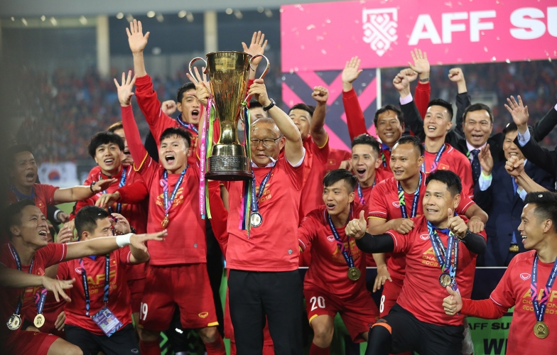 BLV Hàn Quốc: Tôi thành fans của VN sau chiến thắng để đời ở AFF Cup