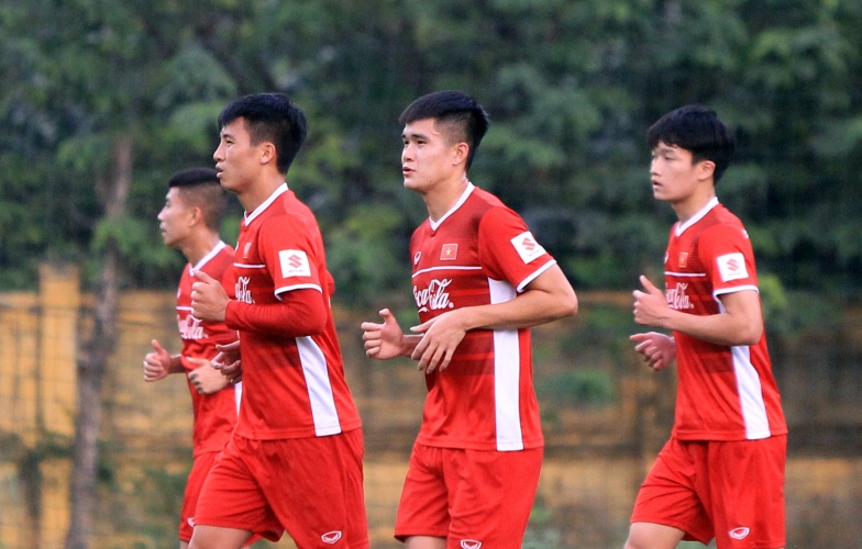 NÓNG: Trung vệ ĐT Việt Nam gia nhập đội bóng Thái Lan