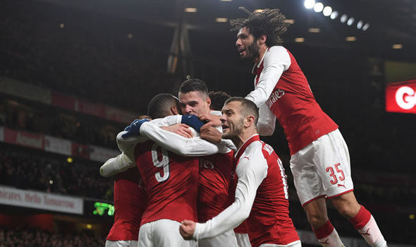 VIDEO: Cầu thủ Arsenal tung đòn đẹp mắt hạ gục đồng nghiệp
