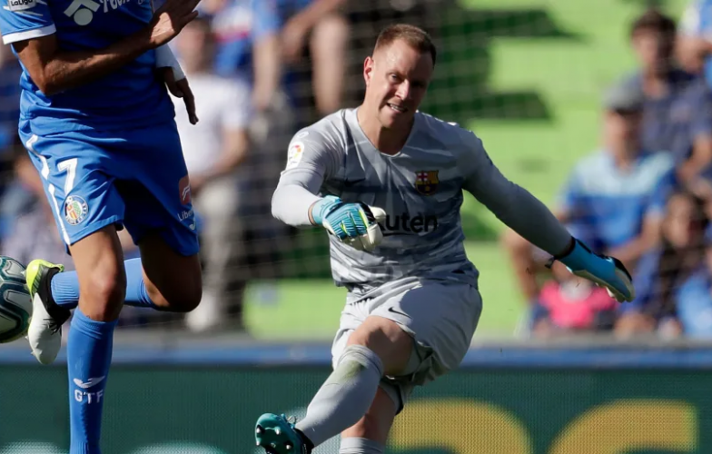Xavi 'nhập', thủ môn Ter Stegen tạo ra bàn thắng đơn giản nhất của Barca