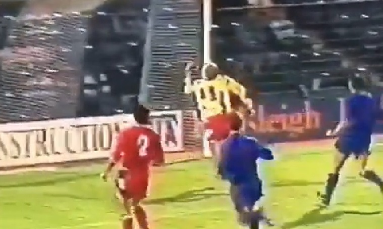 VIDEO: 'Tiki-taka' bóng bổng và pha cứu thua thần sầu của thủ môn