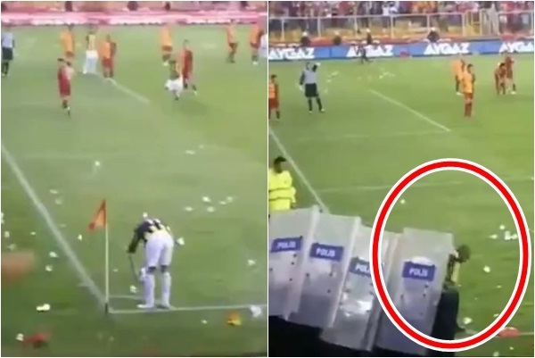 VIDEO: Cầu thủ được đoàn cảnh sát 'hộ giá' để đá phạt góc