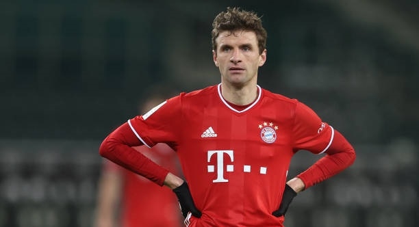 Muller nổi nóng với phụ nữ khi Bayern bị loại bởi đội hạng 2