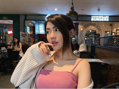 Thân hình sexy như siêu mẫu của nữ game thủ Indonesia