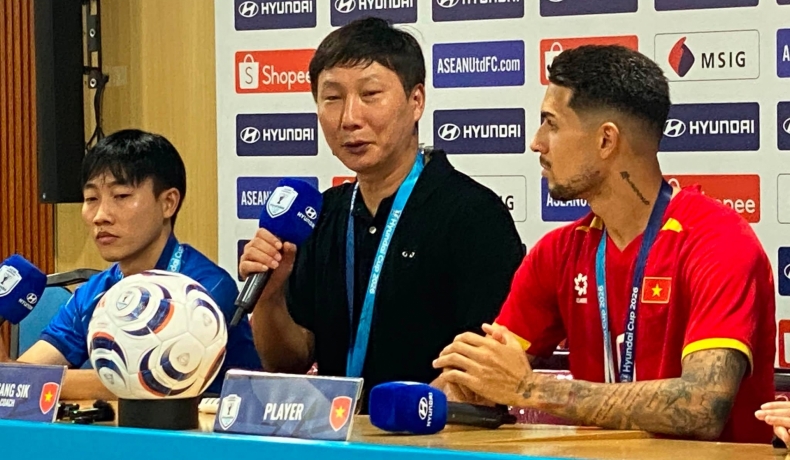 Báo Hàn gọi 'vua Việt Nam', đặt kỳ vọng cực lớn lên HLV Kim Sang-sik