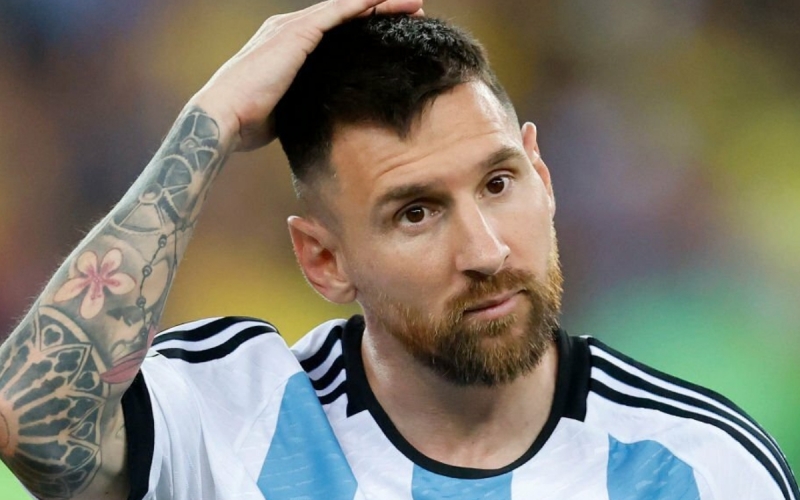Messi bị thay ra khỏi sân trong trận đấu với Brazil, cả thế giới hồi hộp chờ kết quả
