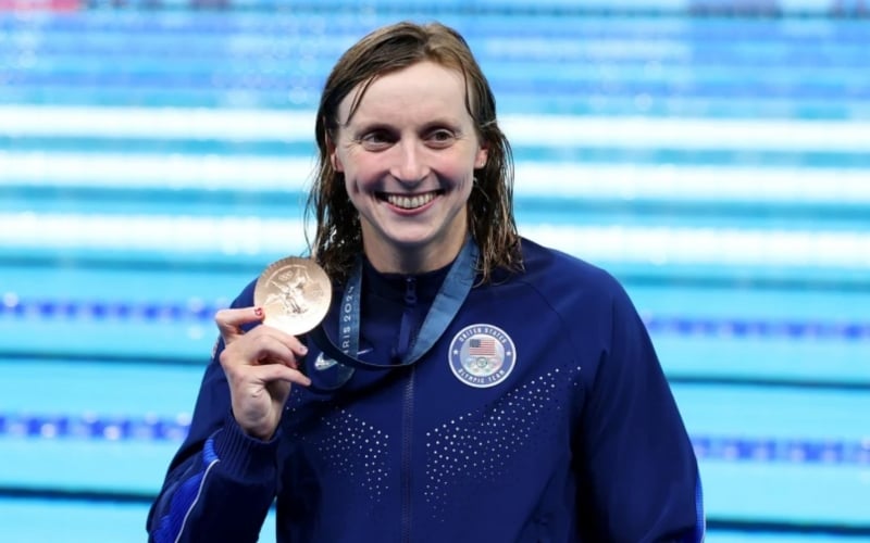 Giành huy chương thứ 13, Katie Ledecky thiết lập kỷ lục Olympic mới