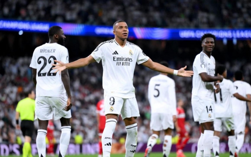 Mbappe ghi danh vào lịch sử Champions League