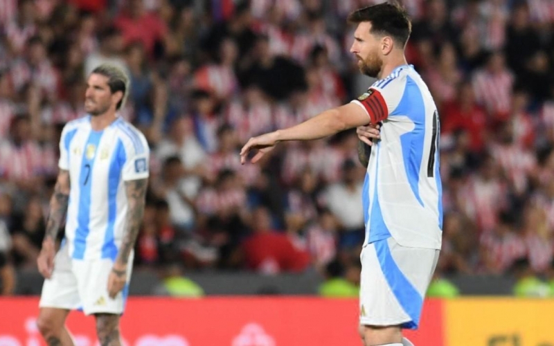 Messi 'tịt ngòi', Argentina thất thủ trước Paraguay sau 8 năm