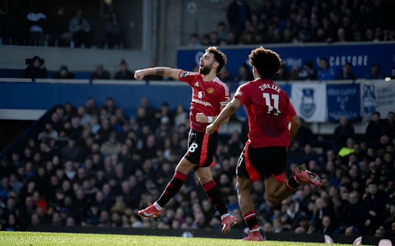 Bruno sút phạt thành bàn, MU hòa chật vật trước Everton