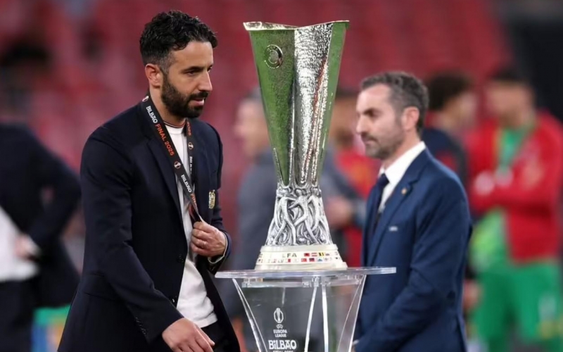 HLV Amorim chính thức lên tiếng về tương lai tại MU sau chung kết Europa League