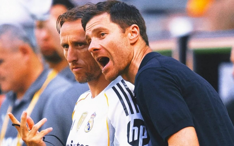 Real Madrid tính chiêu mộ 'máy điều phối bóng' để thay Modric