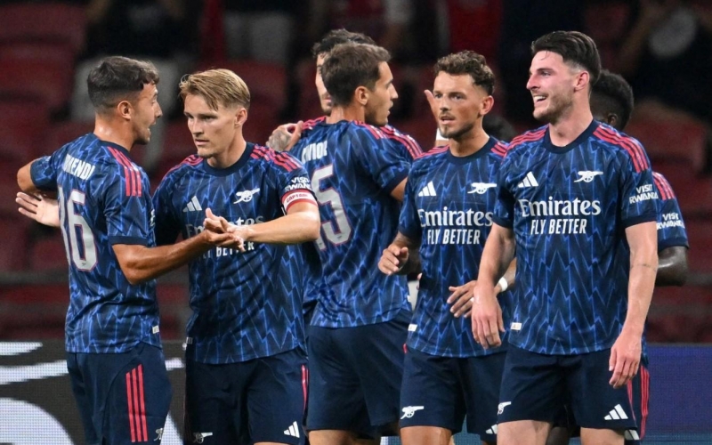Saka tỏa sáng, Arsenal thắng nhẹ AC Milan trong trận giao hữu tại Singapore 