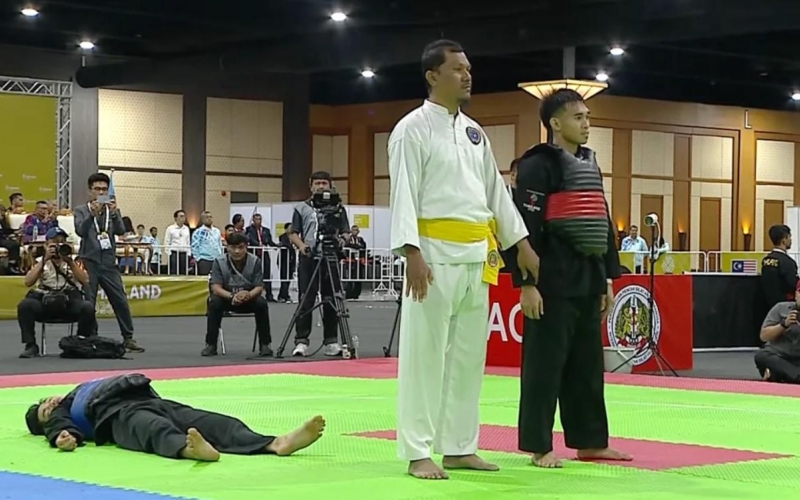 Võ sĩ Việt Nam bất tỉnh giữa sàn bị trọng tài bỏ mặc, BTC SEA Games nói ăn vạ