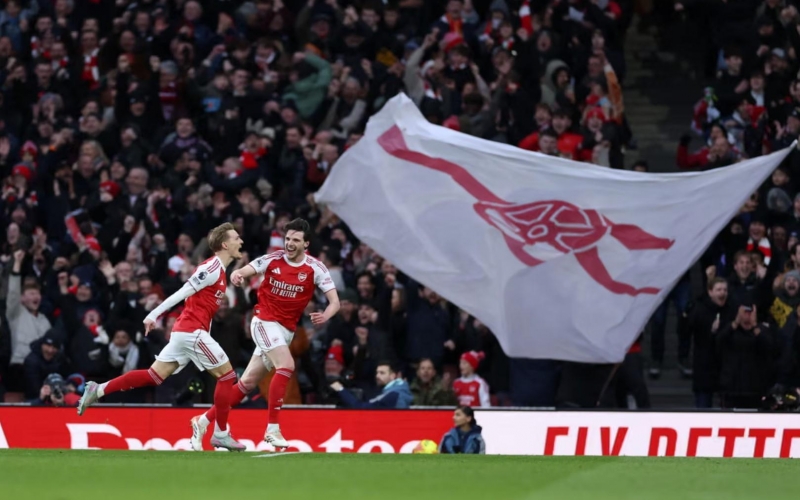 Odegaard toả sáng, Arsenal chính thức đòi lại ngôi đầu Ngoại hạng Anh 