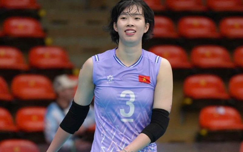 Đội trưởng ĐT bóng chuyền nữ Việt Nam 'tươi như hoa' dù chưa đấu phút nào tại SEA Games 33