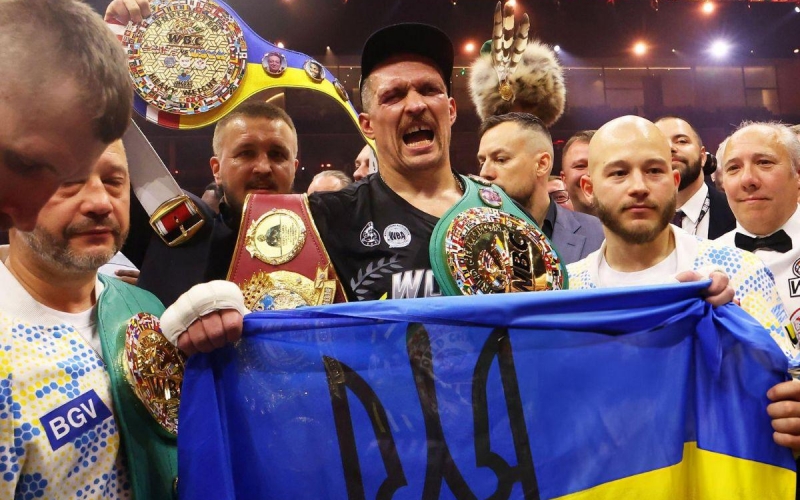 Oleksandr Usyk thắng thuyết phục Tyson Fury, trở thành nhà vô địch tuyệt đối