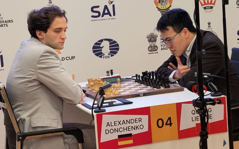 Làng cờ Việt Nam vỡ oà khi Lê Quang Liêm thoát hiểm không tưởng ở World Cup cờ vua 2025