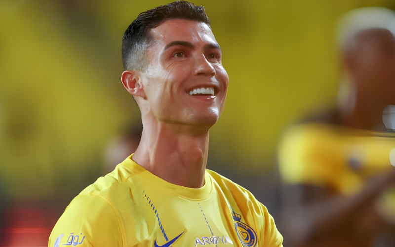 Sau án phạt, Ronaldo phản ứng xúc động trước CĐV Al Nassr