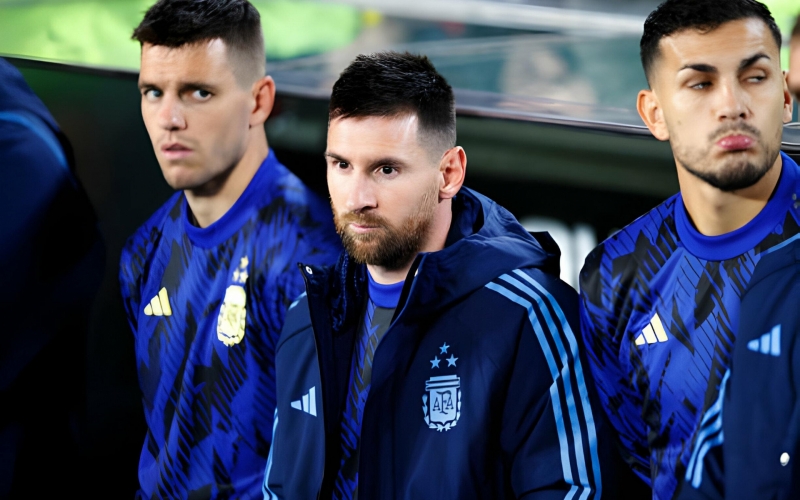 Messi gặp khắc tinh số 1 sự nghiệp, nhận luôn lời cảnh cáo đanh thép