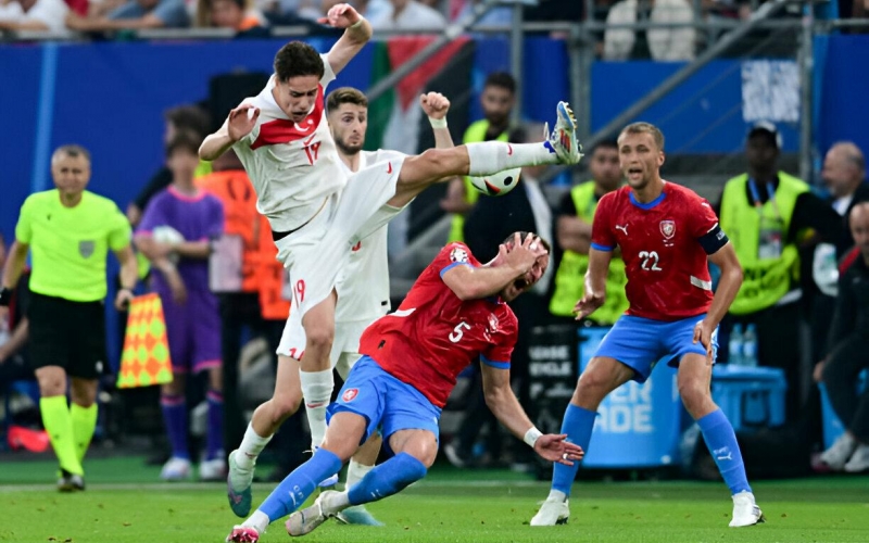 Trực tiếp CH Séc 0-0 Thổ Nhĩ Kỳ: Thẻ đỏ tai hại
