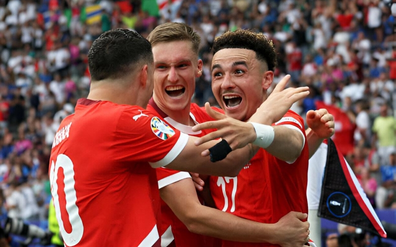 Trực tiếp Ý 0-2 Thụy Sĩ: Không thể chống cự