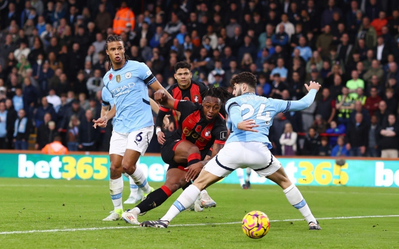 Trực tiếp Man City 0-1 Bournemouth: Sai lầm phòng ngự