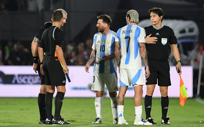 Argentina thua đau, Messi nổi cơn lôi đình với trọng tài