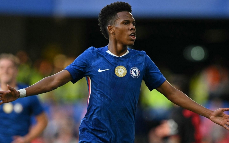 Tân binh chói sáng, Chelsea thắng dễ Leverkusen